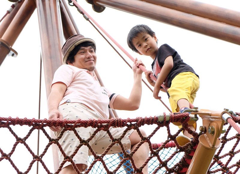 パパと上のお子さん。休みの日はみんなで公園へ出かけることが多いそう