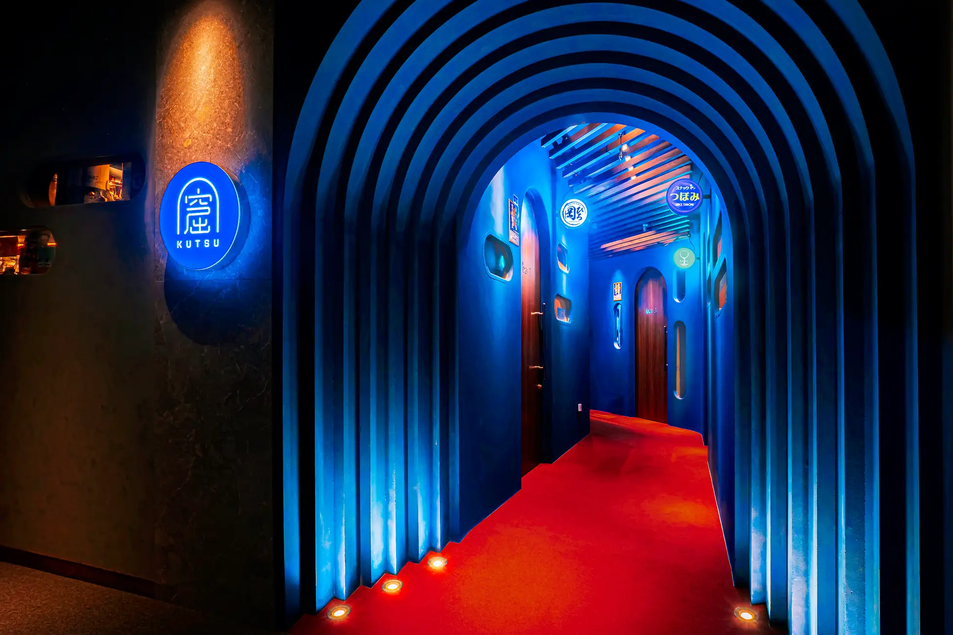 博多・中洲「NEOスナック街 窟」が日本空間デザイン賞銀賞に輝く