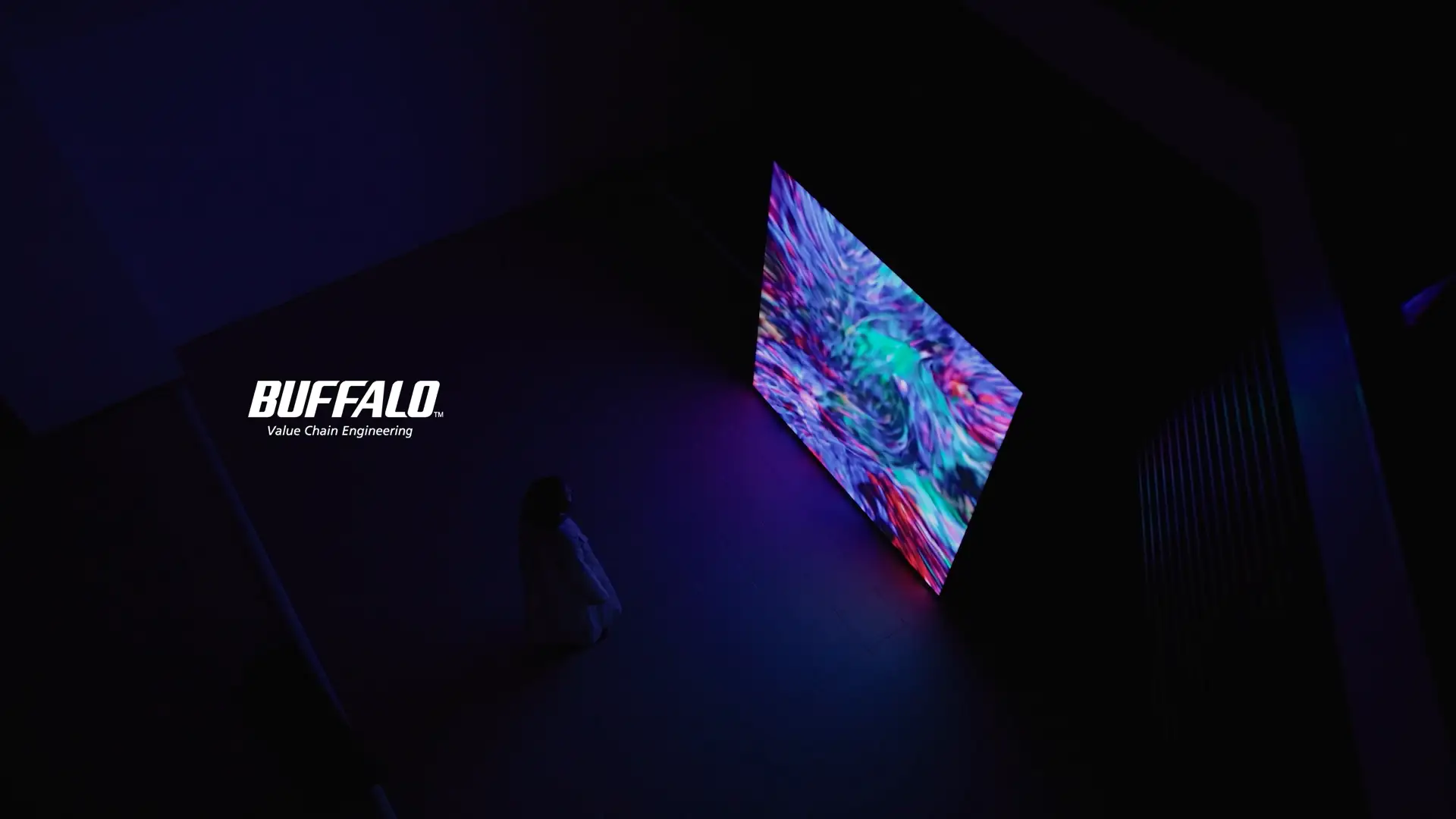 ライゾマティクスと共創、バッファロー新CMで「見えない、美学」を体現