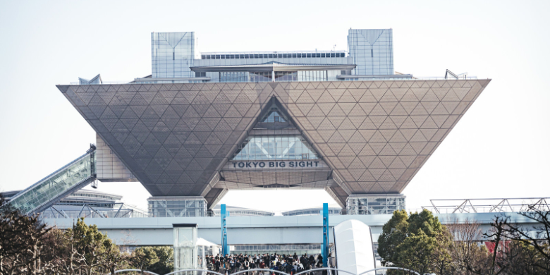 聖地コミケ50周年：創作の原点に立ち返り、SNS時代を生き抜くクリエイターの生存戦略