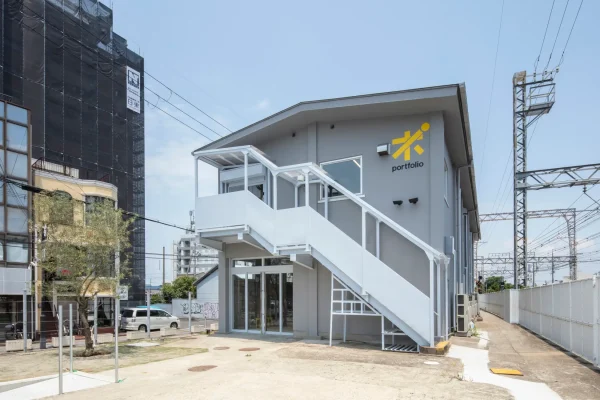 鉄道倉庫が再生　貝塚駅前に新コワーキング拠点誕生