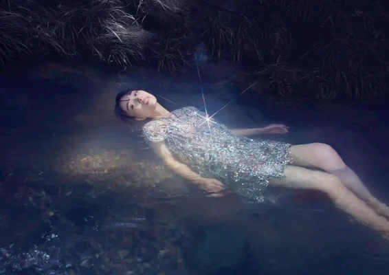 俳優安藤政信氏が写す「憂鬱な楽園」　伏見の酒蔵遺構で響き合う生と死